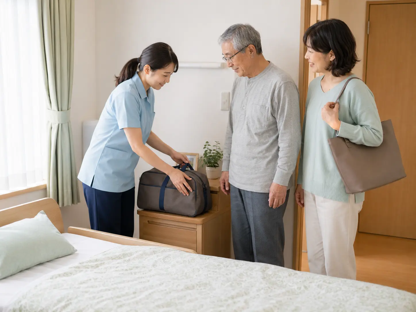 職員が短期滞在の荷物を整え利用者と家族を迎える様子